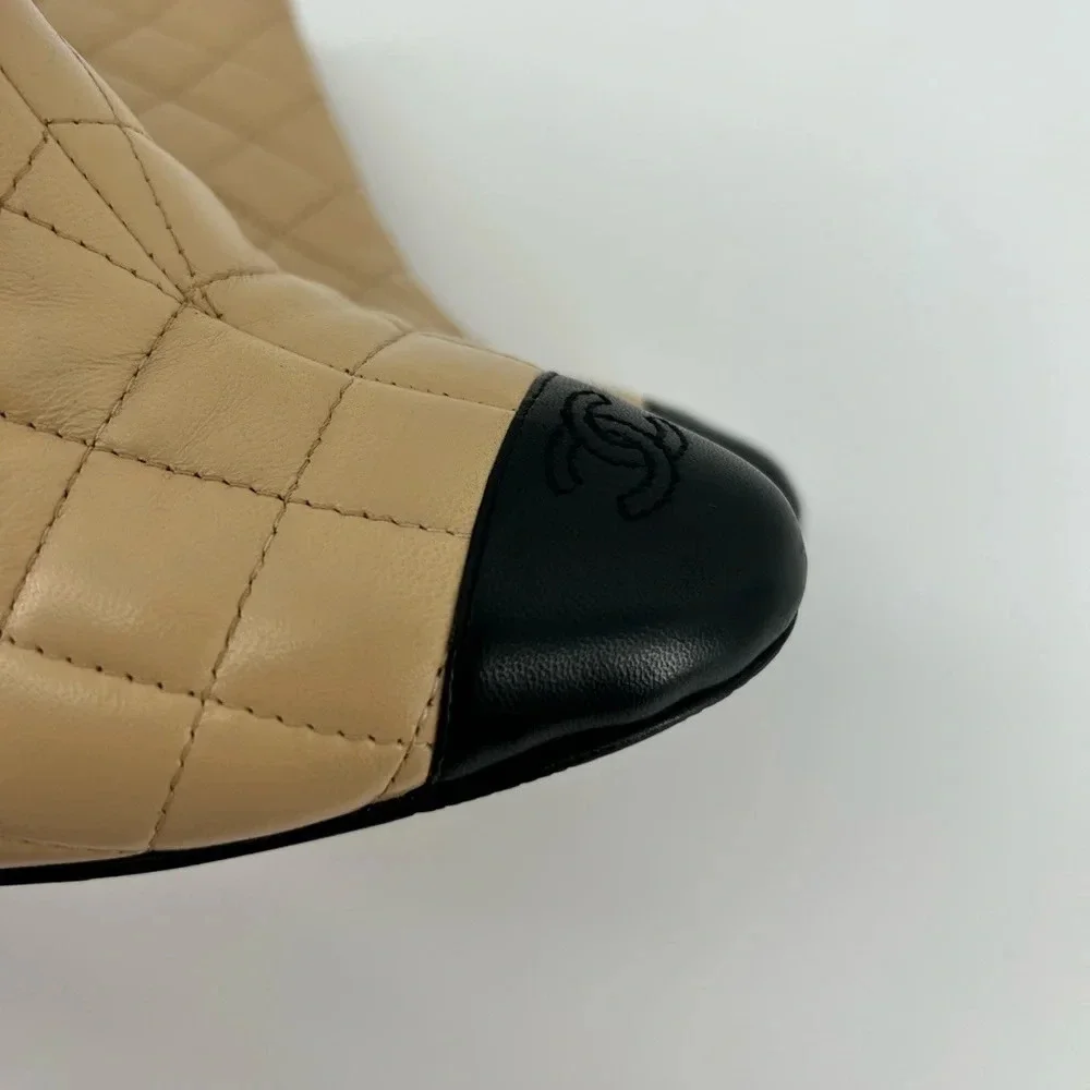 Chanel Beige Quilted Leather w Black Cap Toe Short Bootie  Heels Size 38 07A